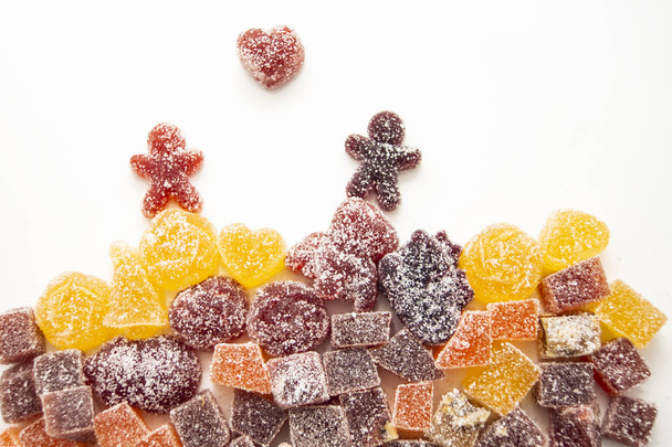 барвисті фруктові желе цукерки на білому тлі
 - Фото, зображення