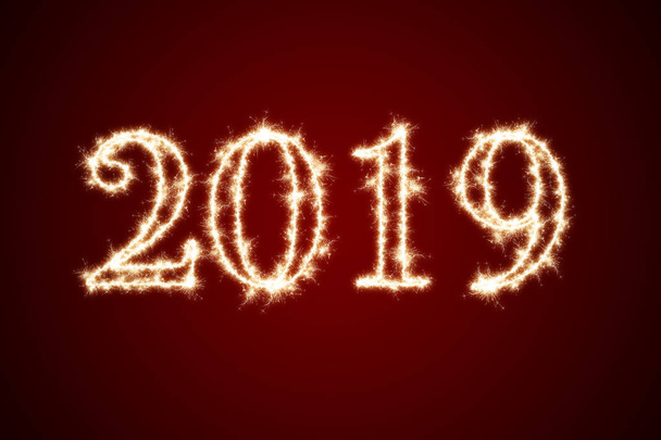 2019 escrito con fuegos artificiales Sparkle sobre fondo negro, feliz año nuevo 2019 concepto
. - Foto, Imagen