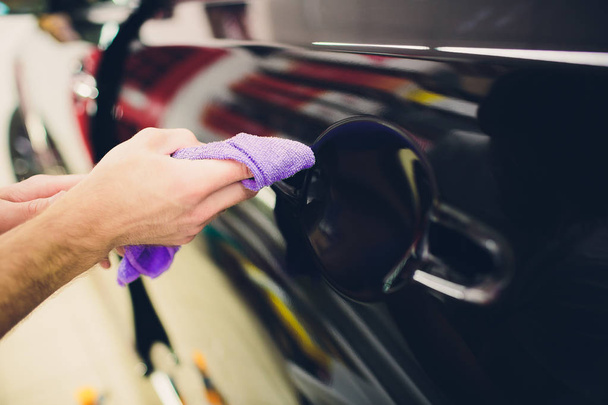 Worker hands installs car paint protection film - Foto, Bild