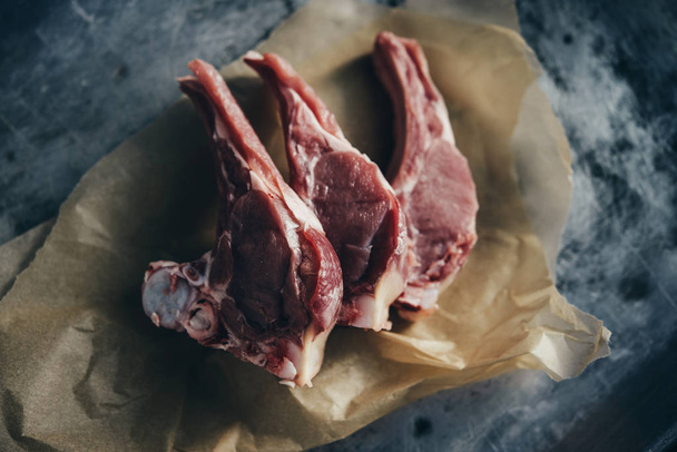 Veal chops on a craft paper - Foto, afbeelding