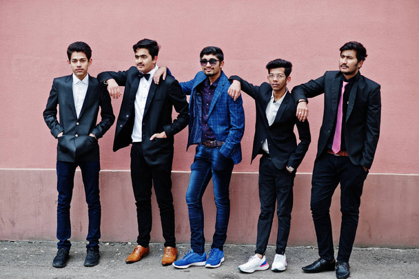 Group of 5 indian students in suits posed outdoor against pink wall. - Foto, Imagen