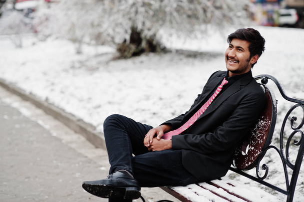 Young indian man on suit and tie posed outdoor in winter day. - Fotoğraf, Görsel