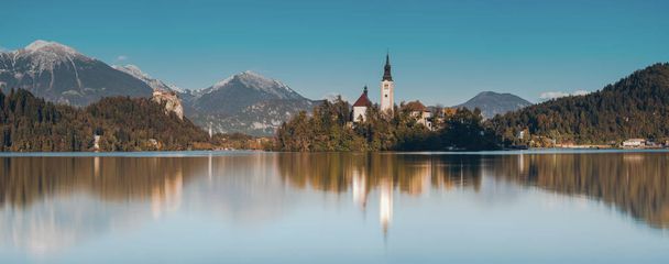 Breed panoramisch beeld van lake Bled, Slovenië. - Foto, afbeelding