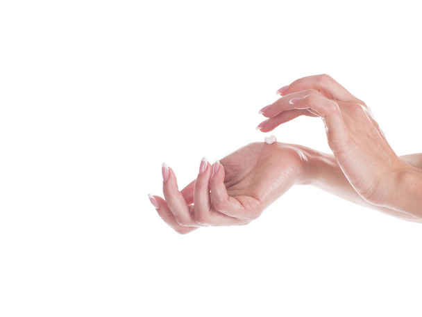 Kauniit naiset kädet valkoisella taustalla
 - Valokuva, kuva