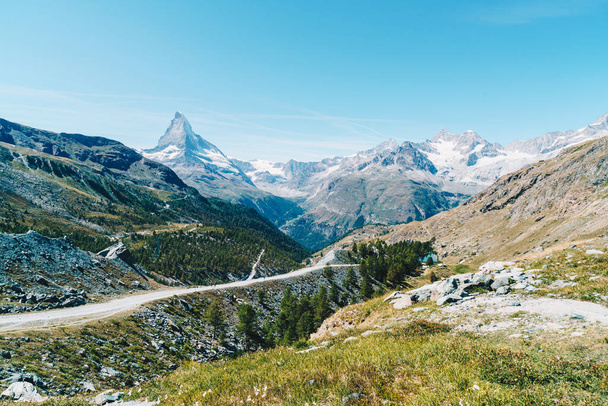 Beautiful mountain landscape with views of the Matterhorn peak in Zermatt, Switzerland. - Foto, immagini