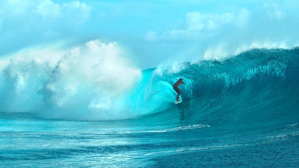 Onda de tubo de esmeralda gigante cai descontroladamente atrás de esportes profissionais extremos surfando perto de um local de surf popular na Polinésia Francesa. Água cristalina do oceano pulverizando no ar quando a onda azul do barril se aproxima da costa
 - Foto, Imagem