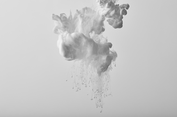 абстрактный фон с белым всплеском гуашь краски
   - Фото, изображение