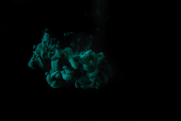 abstrakter dunkler Hintergrund mit grünem Farbtupfer - Foto, Bild