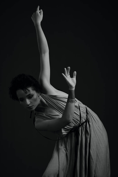 black and white dancing woman portrait - Fotoğraf, Görsel