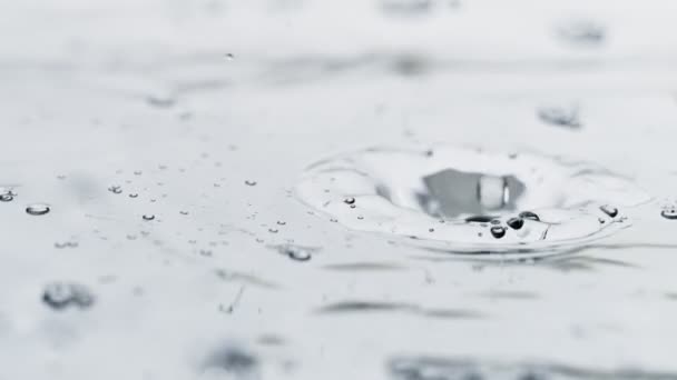 Gota de agua en cámara súper lenta
  - Metraje, vídeo
