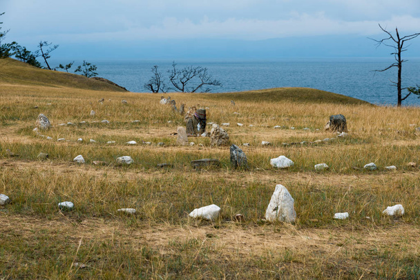 Circoli rituali sulle rive del lago Baikal
 - Foto, immagini