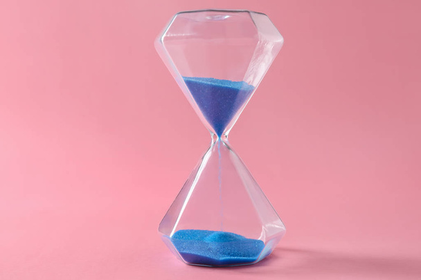 Hourglass on color background. Time management concept - Fotoğraf, Görsel