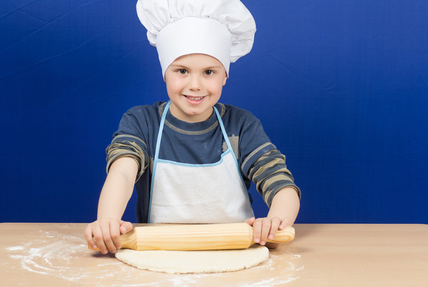 kneading dough boy 4 - Φωτογραφία, εικόνα
