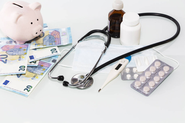Tablets and pills on euro notes, concept of expensive healthcare. - Fotó, kép