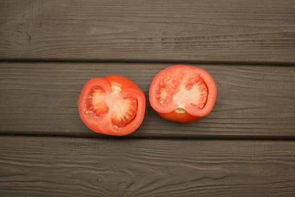 Tomate vermelho no corte
 - Foto, Imagem