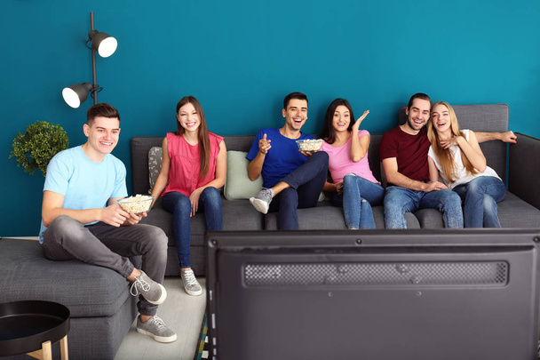 Young people watching movie in home cinema - Fotoğraf, Görsel