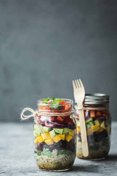 HealtHealthy homemade salad in mason jar with quinoa and vegetables. Healthy food, clean eating, diet and detox. Copy space. - Foto, immagini