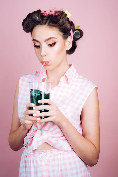 pretty girl in vintage style. pin up woman with trendy makeup. pinup girl with fashion hair. perfect housewife. retro woman drink summer cocktail. So much fun. - Foto, Imagem