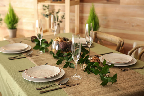 prachtig geserveerd feestelijke tafel - Foto, afbeelding