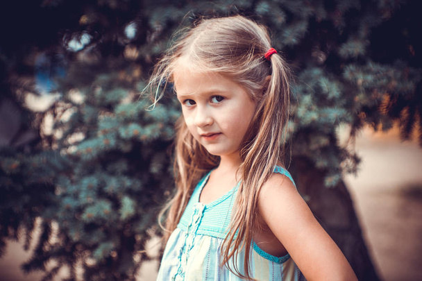 Summer portrait of cute little girl. - Fotoğraf, Görsel
