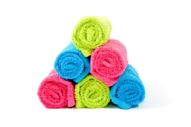 Rotoli di asciugamano colorati su bianco
 - Foto, immagini