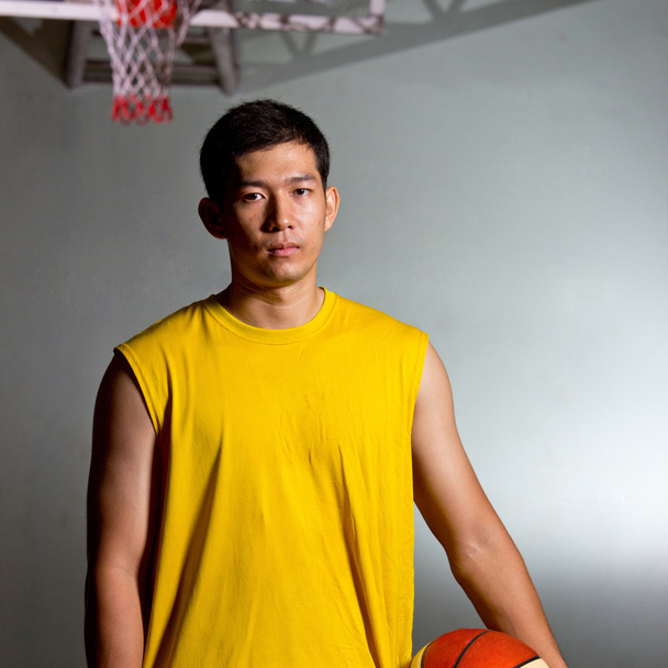 Basketball player prepare to shoot ball - Foto, immagini