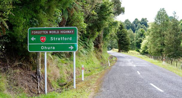 Autopista panorámica en la Isla Norte, Nueva Zelanda
 - Foto, imagen