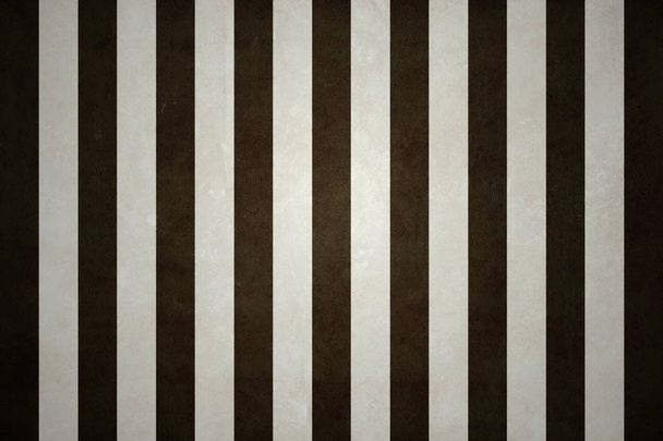 Grunge-Hintergrund mit vertikalen schwarzen und weißen Streifen, die mit grungy Elementen überlagert sind - Foto, Bild