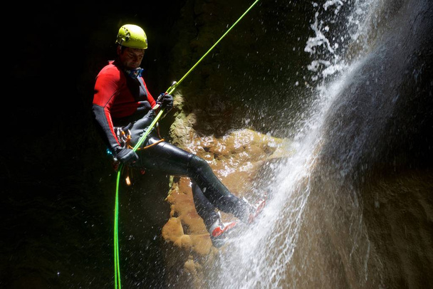 Canyoning em Fago Canyon, Pirinéus, Província de Huesca, Aragão em Espanha
. - Foto, Imagem