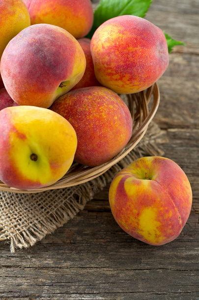 ripe peaches on wooden surface - Foto, imagen
