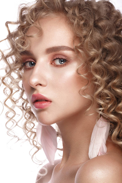 Beautiful blonde girl with curls and gentle make-up. Beauty face. - Foto, immagini