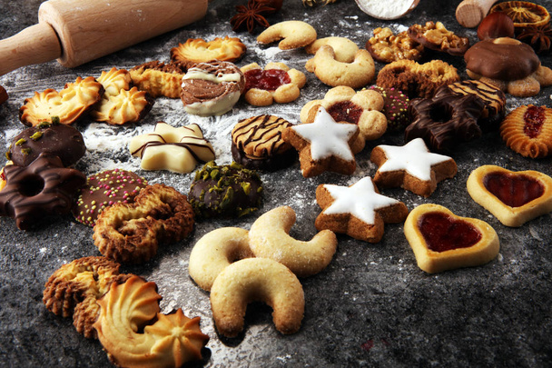 biscotti, noci e pan di zenzero un concetto di panetteria di Natale. biscotti di Natale
. - Foto, immagini