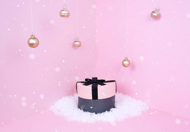Pink gift box. - Фото, зображення