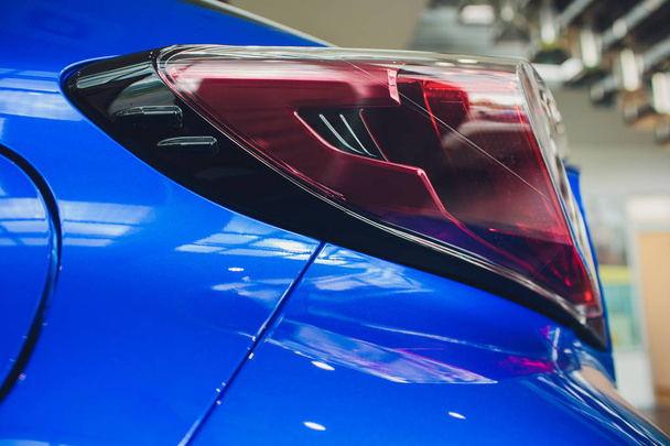 Detail am Rücklicht blaues Auto - Foto, Bild
