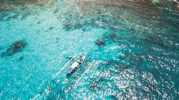 Praia da Lagoa Azul em Bali
  - Foto, Imagem