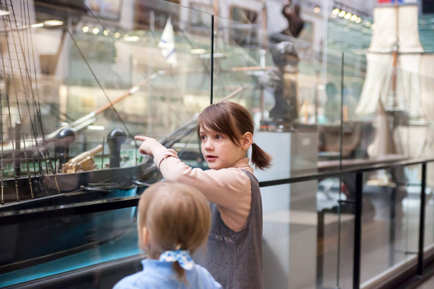 Girls  studying   exhibits in   museum. - Photo, Image