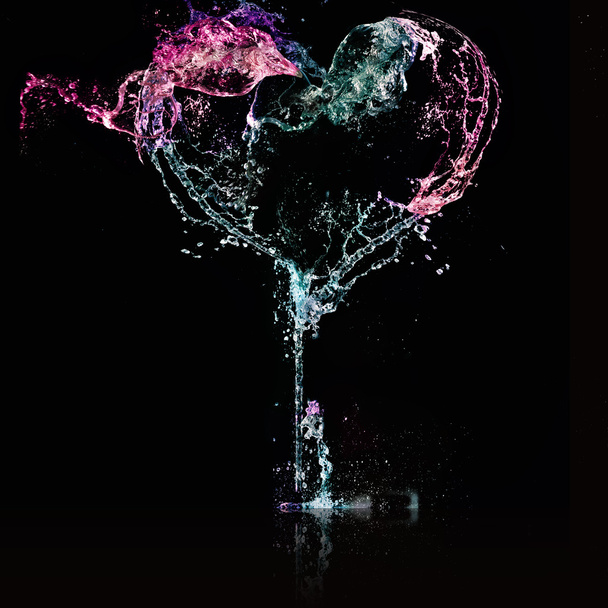 Corazón de agua salpicada
 - Foto, Imagen