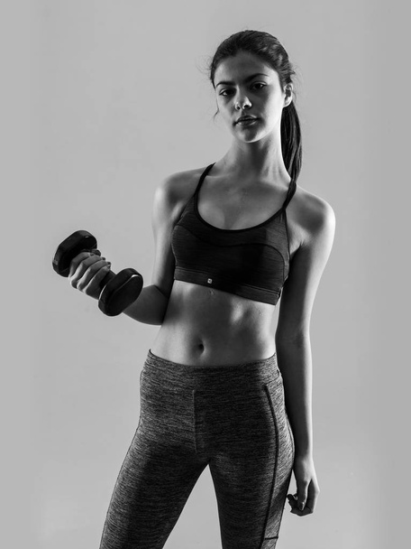 Young sport girl making weightlifting - Fotografie, Obrázek