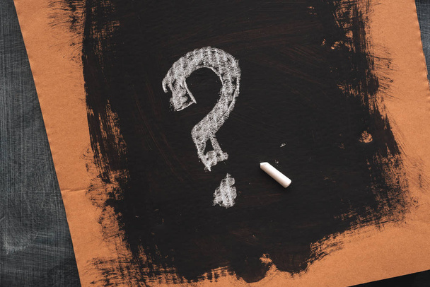 Sketched question mark on cardboard paper, concept of perplex and confusion - 写真・画像
