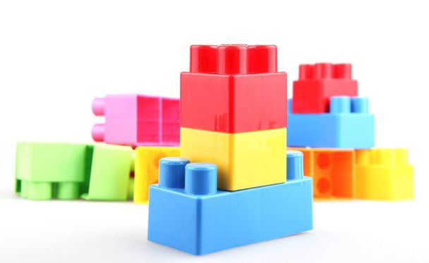 Пластиковые блоки игрушек стимулируют развитие через игру - Фото, изображение