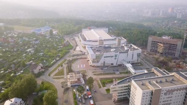 Rusland, Krasnojarsk. Siberische Federal University, multifunctioneel Complex. Video. (4k UltraHD) - Video