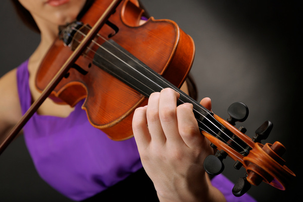 Beautiful young girl with violin on grey background - Zdjęcie, obraz