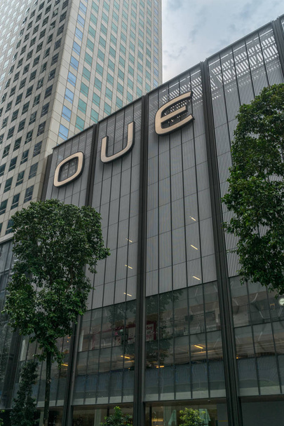 Singapore - September 16 2017: OUE Downtown office building with OUE logo in Central Business District in Singapore with no people in natural light, daytime - Фото, изображение