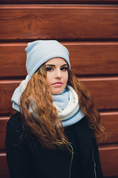 Portrait of funny young girl in the autumn weather in warm clothes and hat. - Foto, immagini