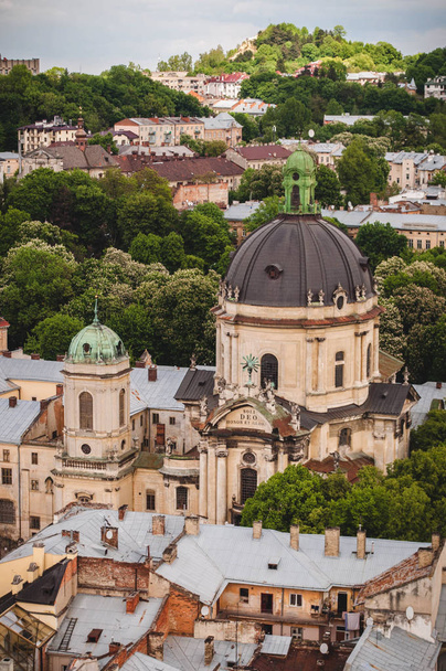 a légi felvétel a híres dominikánus templom, Lviv, Ukrajna - Fotó, kép