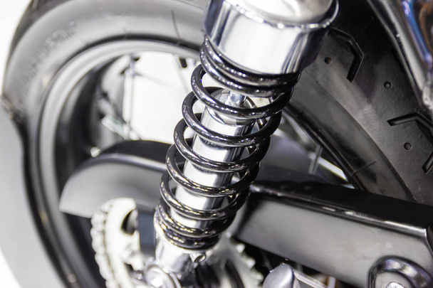 Амортизаторы мотоцикла для поглощения толчков
 - Фото, изображение