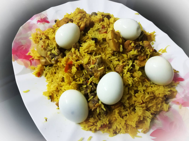 Finom arab stílusú tojás Biryani - Fotó, kép
