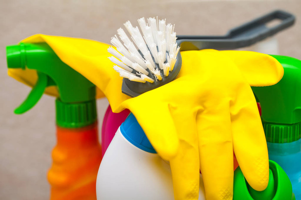 Colorful bottles of cleaning products and yellow latex gloves in the bathroom - extra hygiene - Foto, imagen
