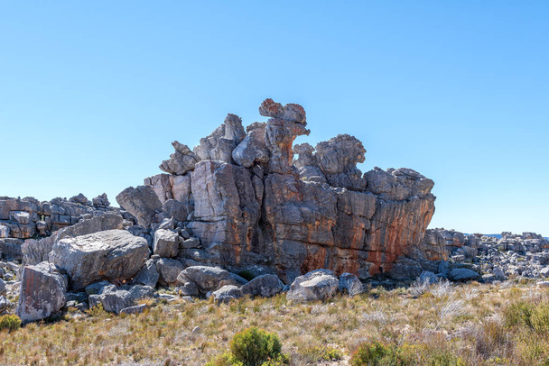 Formação de rochas na trilha de caminhada de Bokveldskloof até a Cruz de Malta perto de Dwarsrivier, nas Montanhas Cederberg da Província do Cabo Ocidental - Foto, Imagem