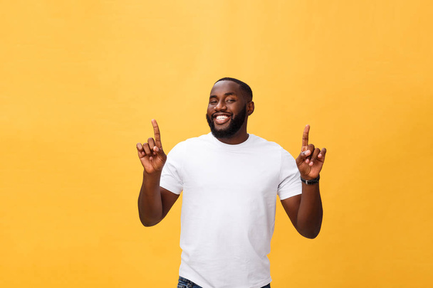 Young african american man over yellow background pointing upwards - Foto, Imagem